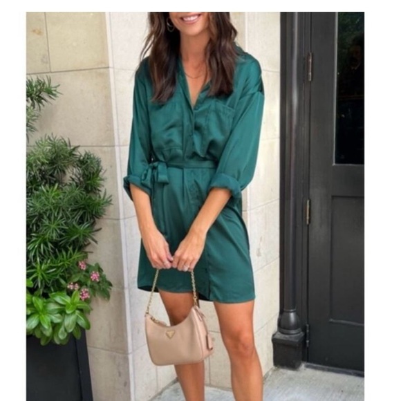 Abercrombie & Fitch Dresses & Skirts - Abercrombie and Fitch satin shirt dress